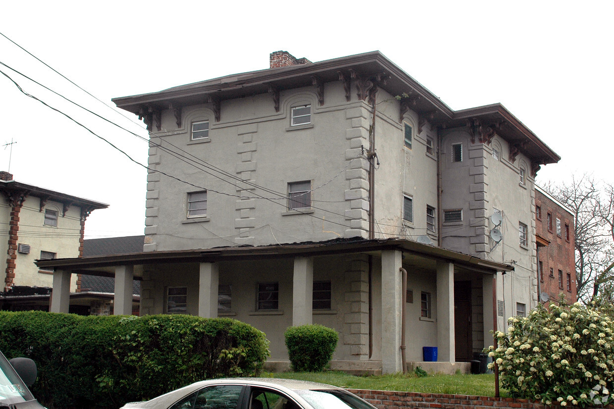 Building Photo - 609 N 43rd St