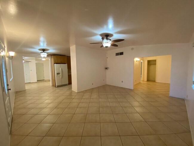 Building Photo - Spacious 2 Bedroom / 2 Bath