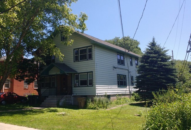 Foto del edificio - 1113 Haywood Dr