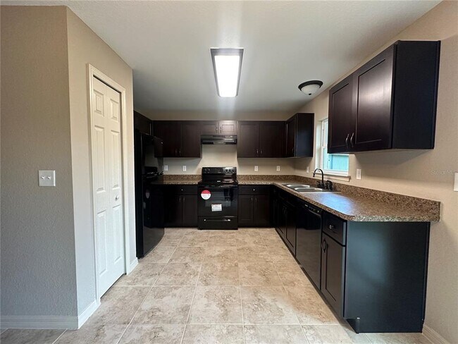 Building Photo - 2848 SW 137th Ln
