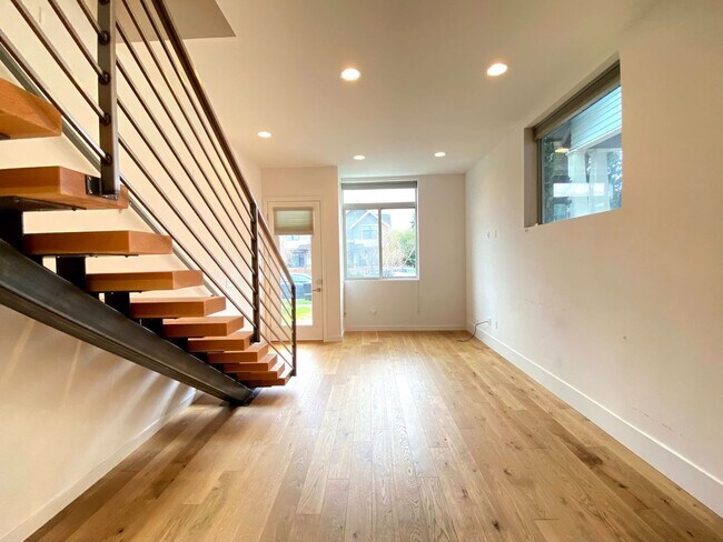 Foto del edificio - Great Townhome For Rent