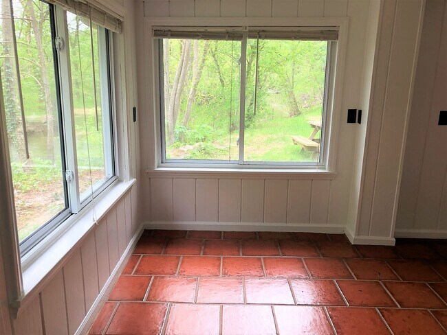 Foto del edificio - River Side 2 Bedroom Cottage in Montgomery...