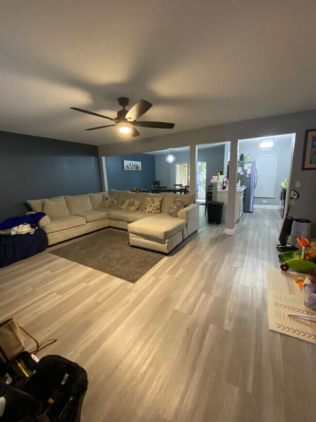Foto del edificio - 2910 Clarabelle Ct