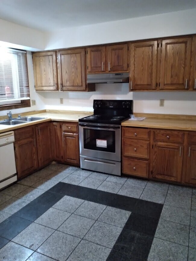 Building Photo - 6763 Hammersley Rd