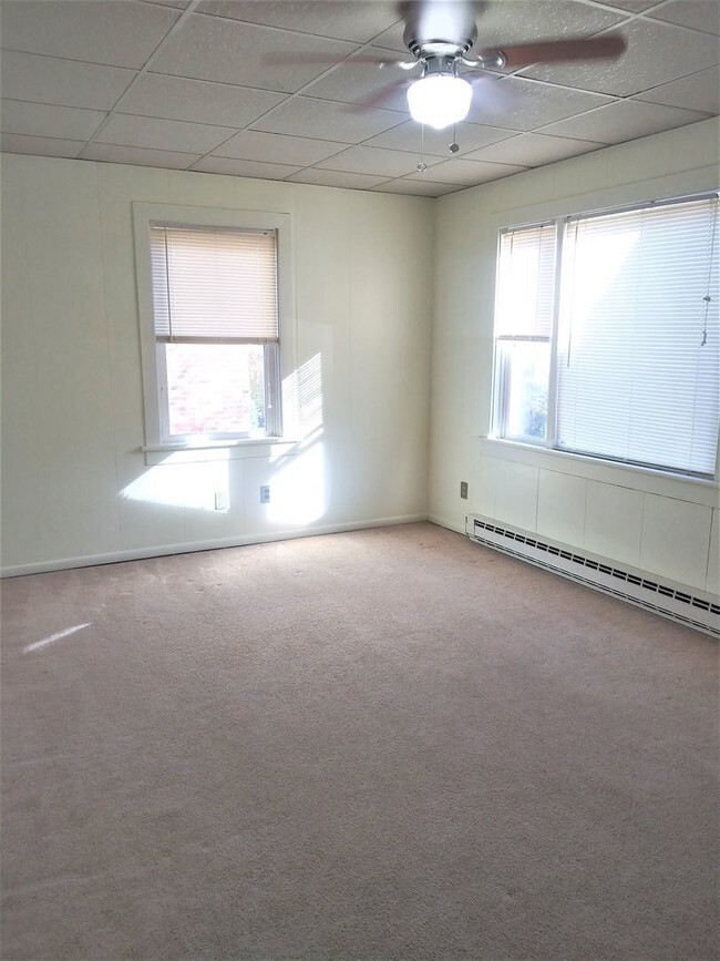 Building Photo - 325 W Caracas Ave