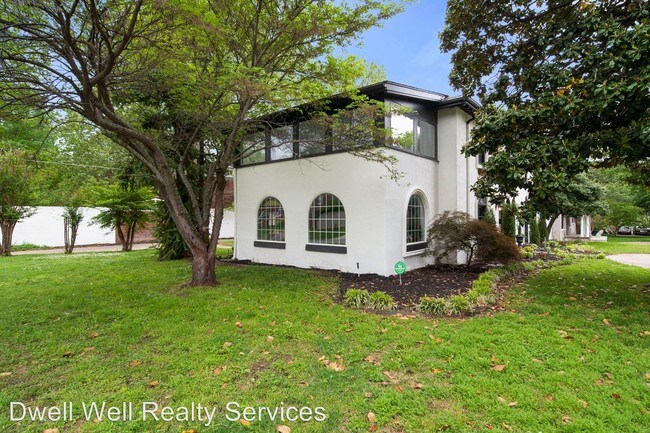Building Photo - 4 br, 3.5 bath House - 1132 E 21st St