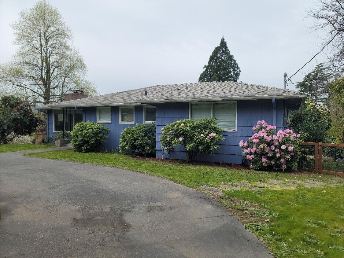 Primary Photo - Silverdale Home with a View!