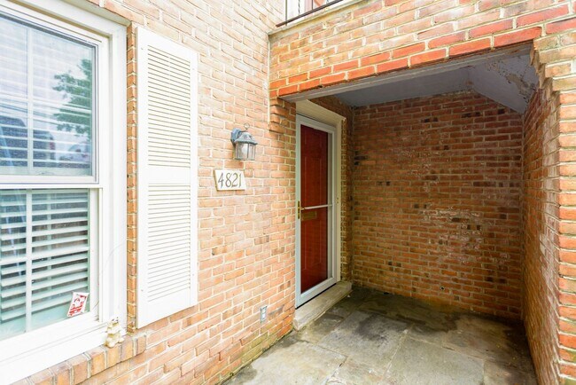 Foto del edificio - 2 Bed 2 Bath - Bethesda Condo - Large Outd...