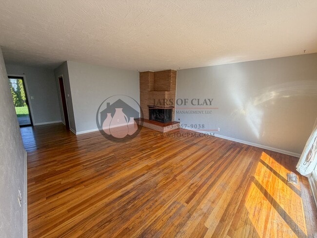 Foto del edificio - 3BR Single-Level Home in NE Salem | Tons of Storage!