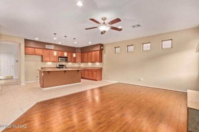 Foto del edificio - Beautiful home in gated community