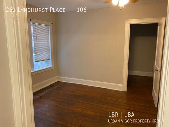 Foto del edificio - 261 Lyndhurst Pl