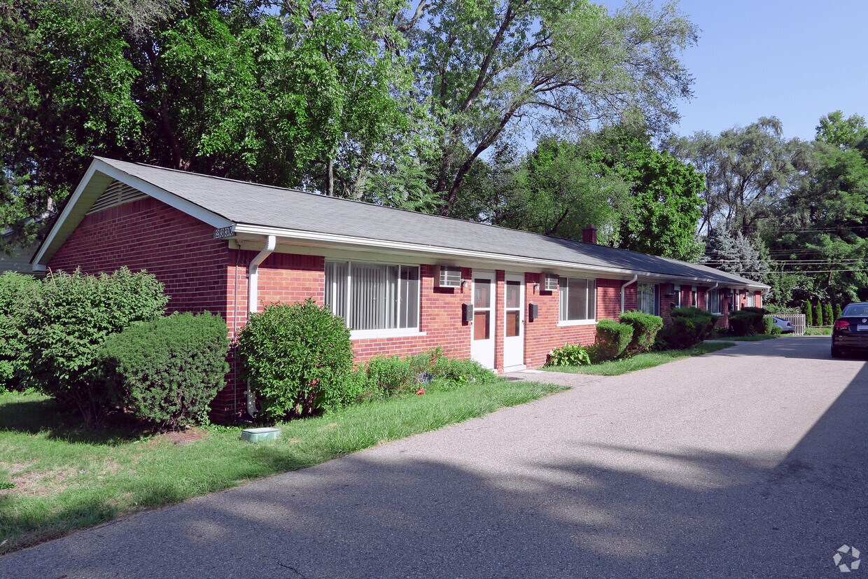 Foto principal - 2328-2336 Crooks Rd
