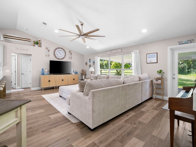 Building Photo - 3-bedroom, 2-bath