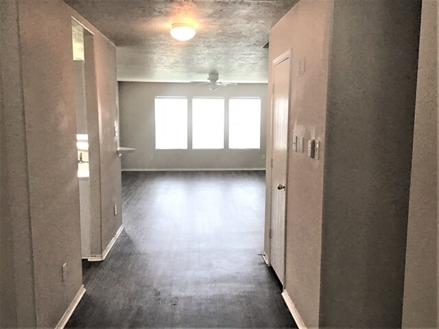 Building Photo - 9530 Belleclarie Ln