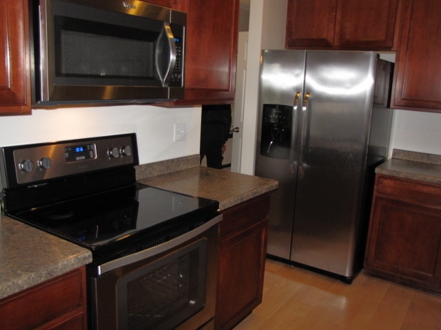 Building Photo - Fabulous 3Bd/2.5Ba House/Detached townhome- over 2000 finished sqft plus unfinished basement! Woo...
