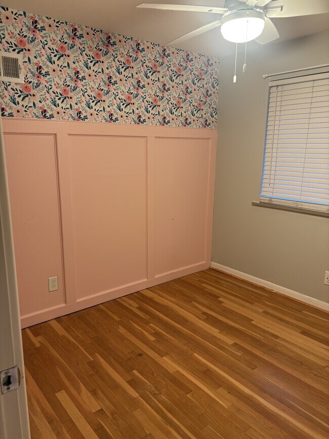 Foto del edificio - 448 Terryville Dr