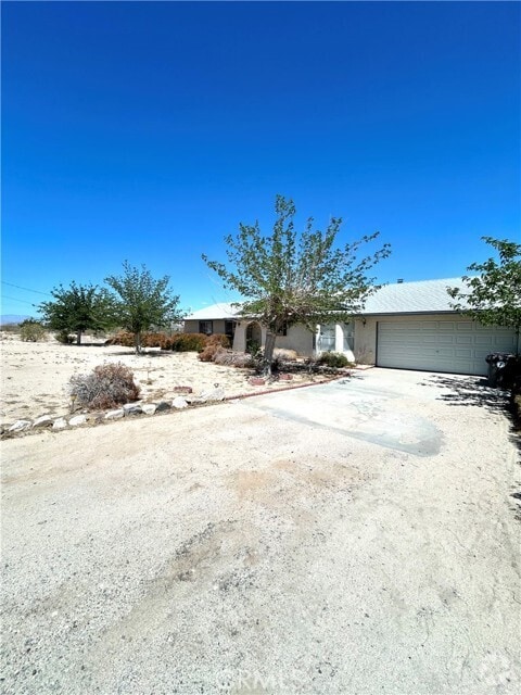 Building Photo - 70130 Cottonwood Dr