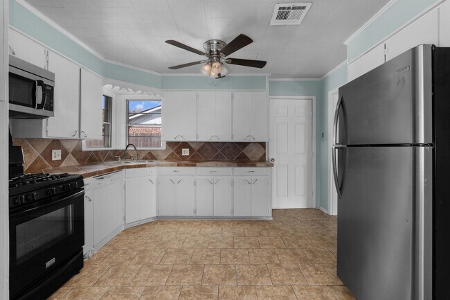 Building Photo - 1117 Patricia Dr