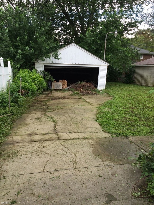 Building Photo - 3 br, 1.5 bath House - 8282 Meyers Rd