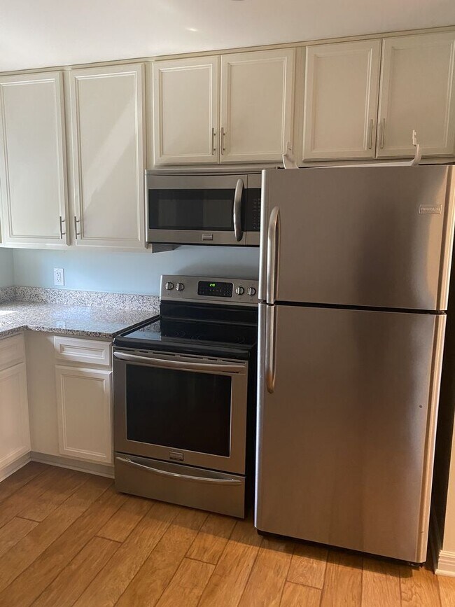 Building Photo - Charming Clarkston 2 bedroom with a view