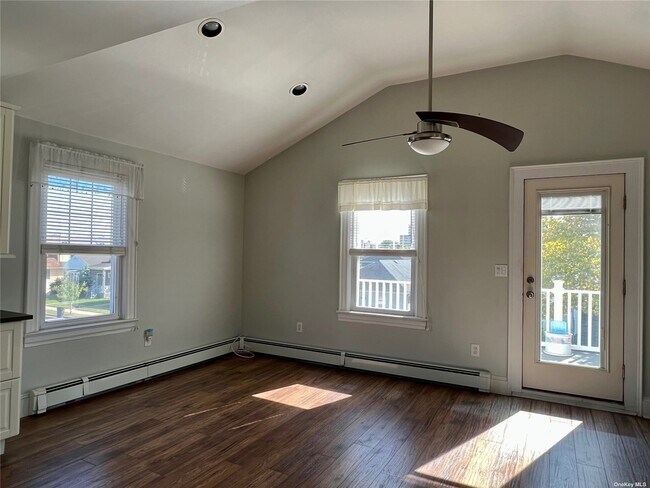 Foto del edificio - 523 E Walnut St