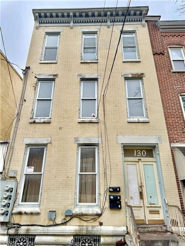 Foto principal - 130 N 2nd St