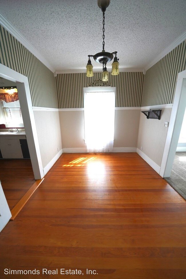 Building Photo - 3 br, 2 bath House - 104 Elm Street
