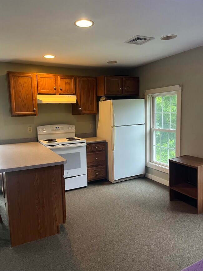 Foto del edificio - 586 Bellows Falls Rd