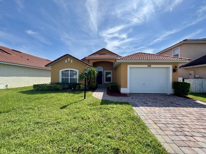 Photo - 308 Robin Road