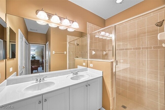 Foto del edificio - 3211 Cottonwood Bend