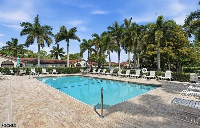 Foto del edificio - 1085 Forest Lakes Dr