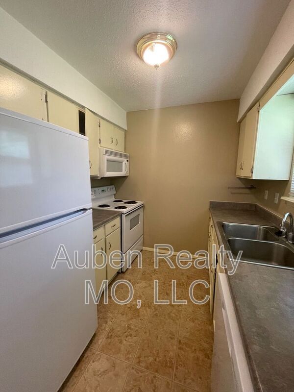 Building Photo - 409 NE Westwind Dr