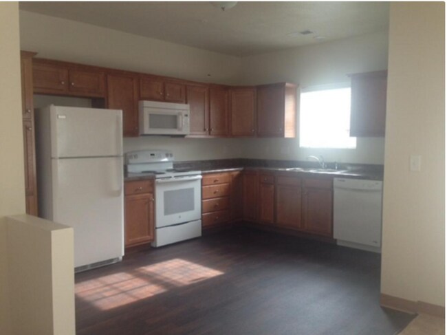 Building Photo - 46855 Red Fox Lane - Fairmont 34