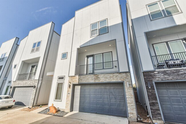 Foto del edificio - 8411 Hempstead Rd