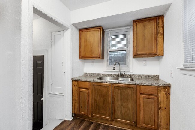 Foto del edificio - 12244 Woodmont Ave