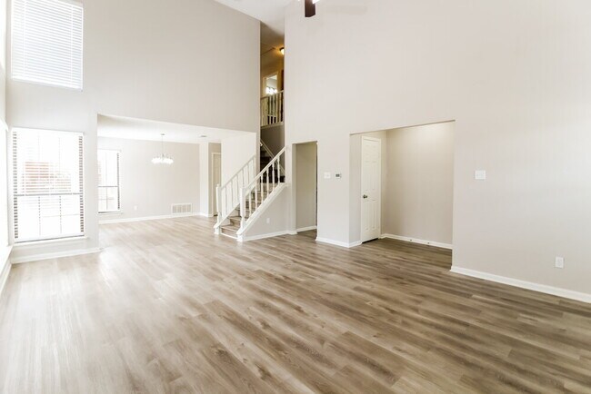 Building Photo - 414 Kirkwood Dr