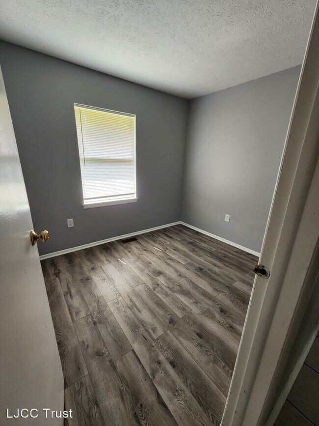 Building Photo - 3 br, 1 bath House - 5502 Riata Dr.