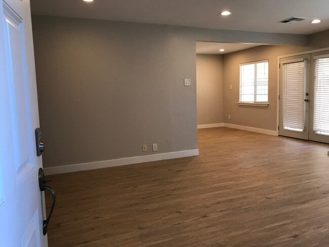 Living - 540 Monica Ln