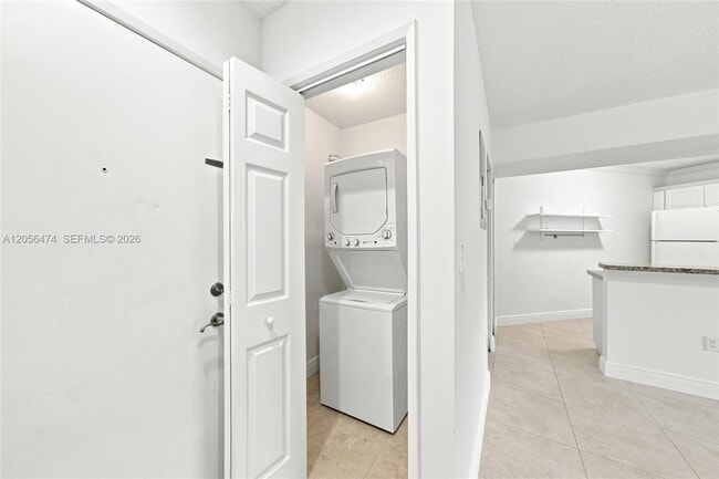 Building Photo - 9735 Fontainebleau Blvd