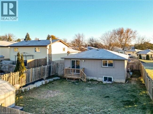 Building Photo - 99 Broken Oak Crescent