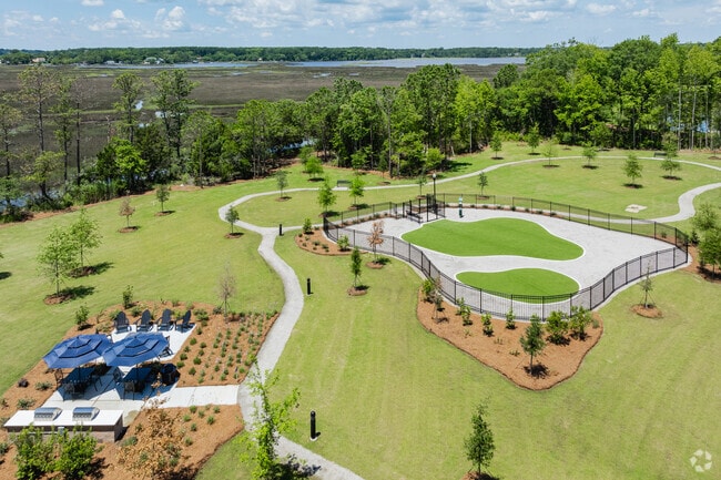 Community Amenities - Reve on the Creek Townhomes