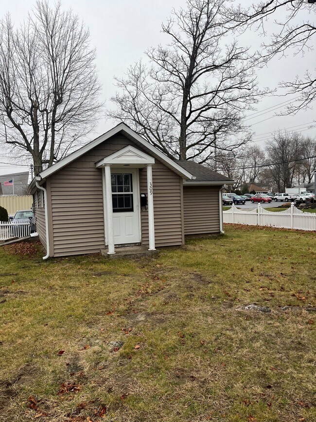 Building Photo - 309 14th Street