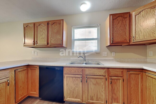 Foto del edificio - 1344 Crescent Ct
