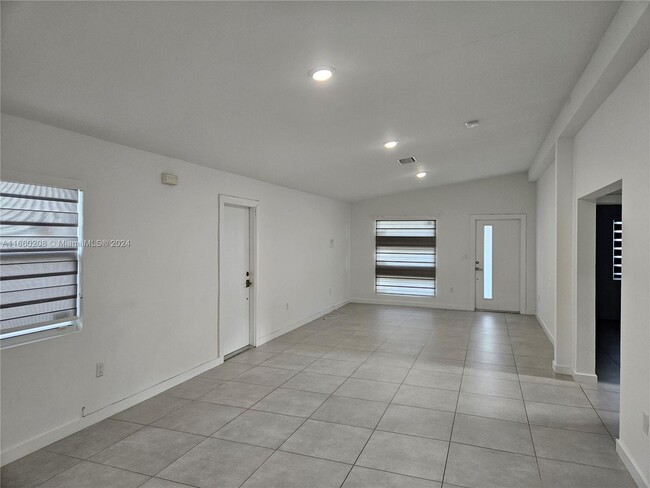 Foto del edificio - 2816 NW 6th Ct