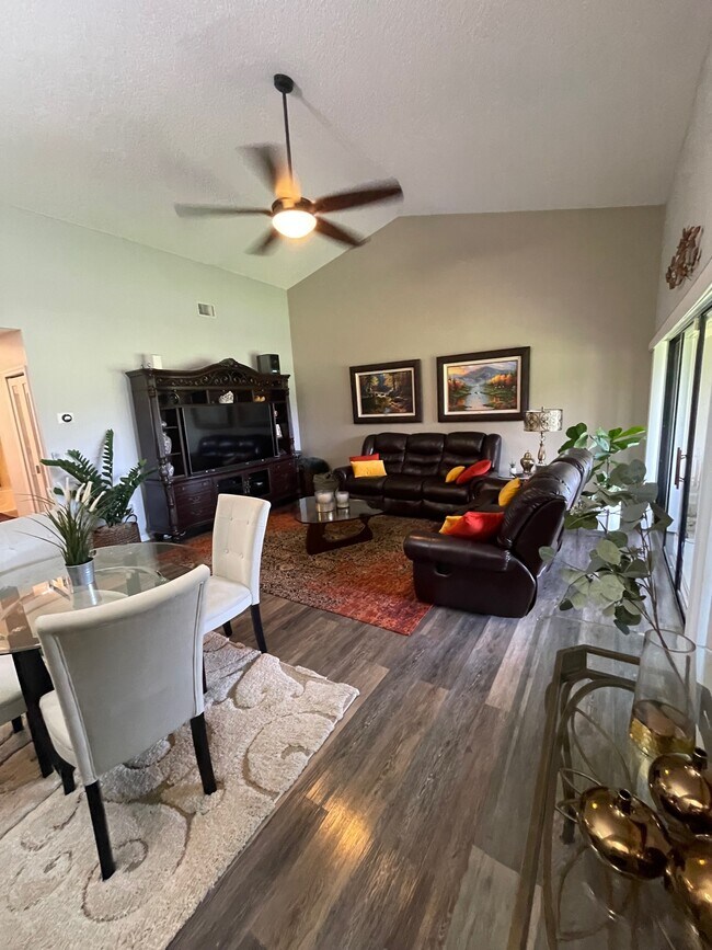 Building Photo - 5861 Parkwalk Dr