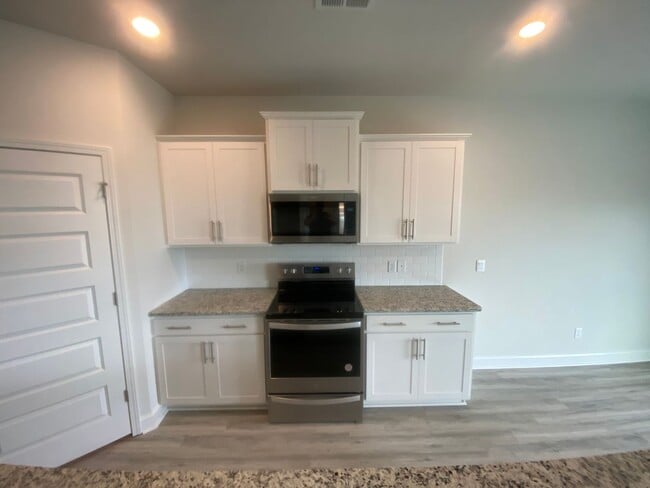 Building Photo - Brand New Home!! Available Now!