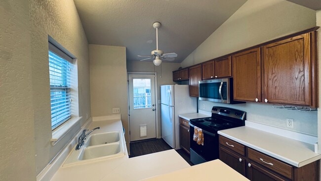 Building Photo - 1014 Kajon Cove