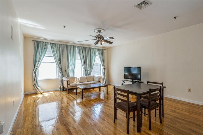 Foto del edificio - 380 Newark St.