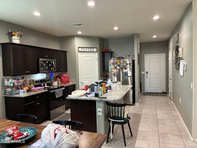 Foto del edificio - 24588 W Raymond St