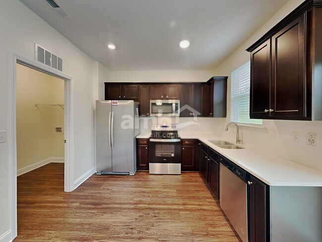 Building Photo - 2023 St Joseph Dr